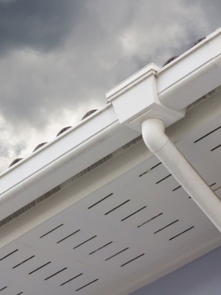 Pose et réparation de gouttière à Bourg-la-Reine (92340)